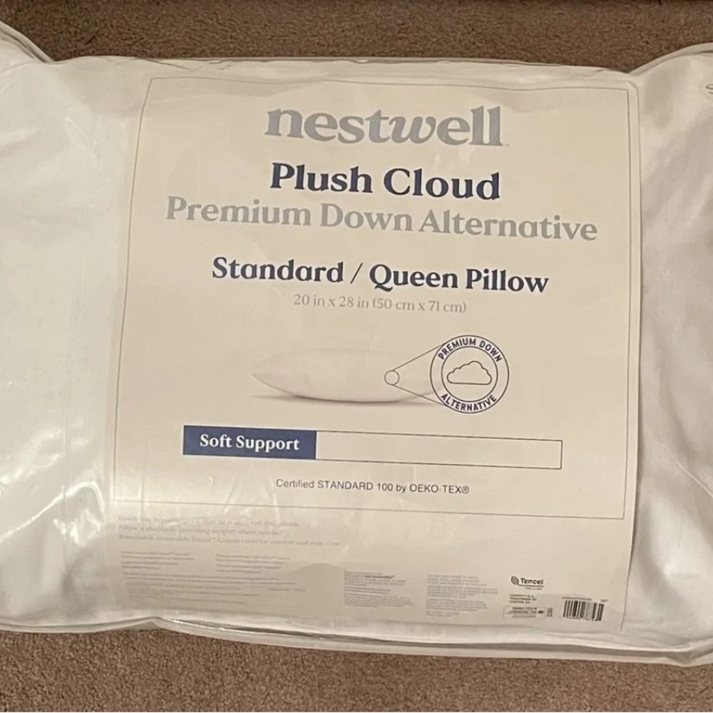 Brand New Nestwell Down Alternative Pillow Queen